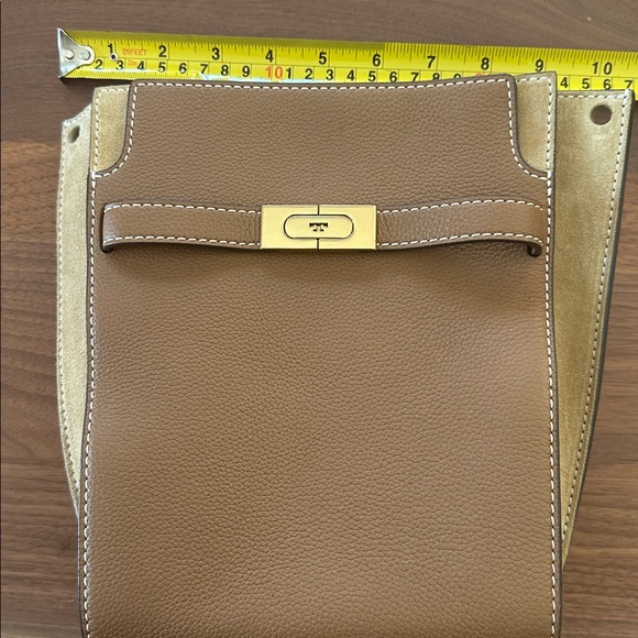 Tory Burch Lee Radziwill Tan and Gold Shoulder/ crossbody bucket Bag - Picture 11 of 16